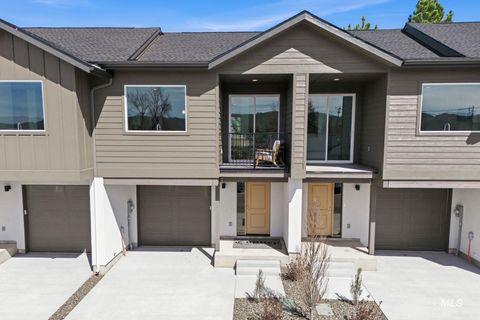 Photo of 522 Diamond, Emmett, ID 83617 (MLS # 98981706)