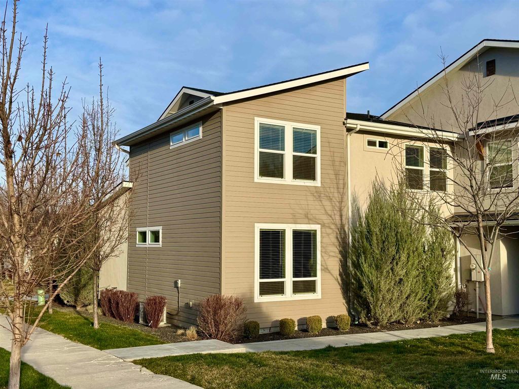 Photo of 76 E Ranch Dr, Eagle, ID 83616 (MLS # 98978310)