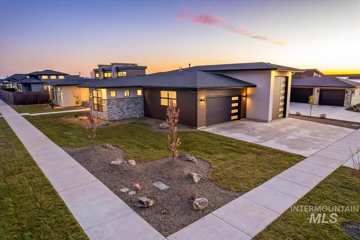 3353 N Fire Flower Ave