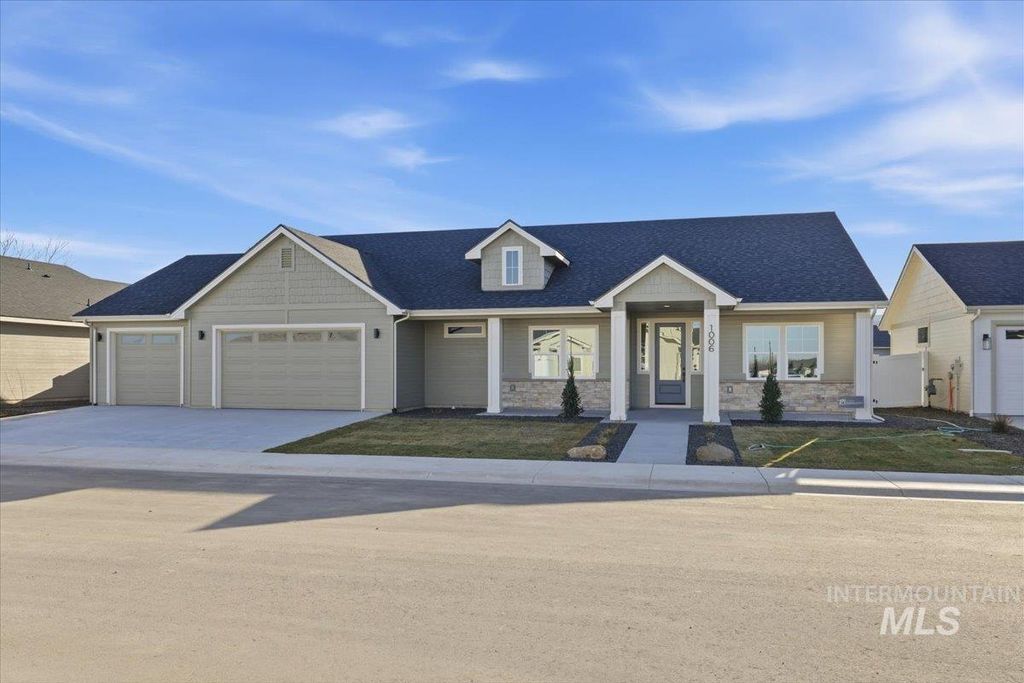 Photo of 1006 Whitewater Way, Emmett, ID 83617 (MLS # 98979081)