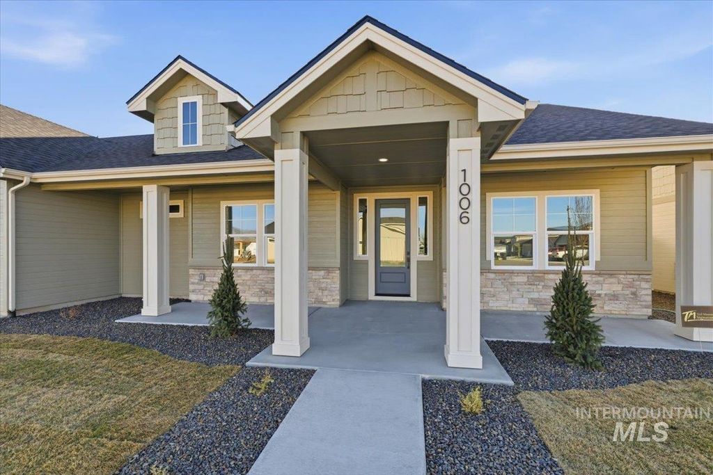 Photo of 1006 Whitewater Way, Emmett, ID 83617 (MLS # 98979081)