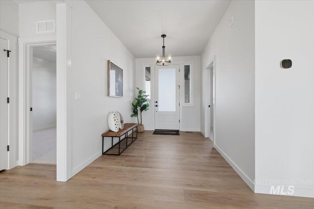 Photo of 1006 Whitewater Way, Emmett, ID 83617 (MLS # 98979081)