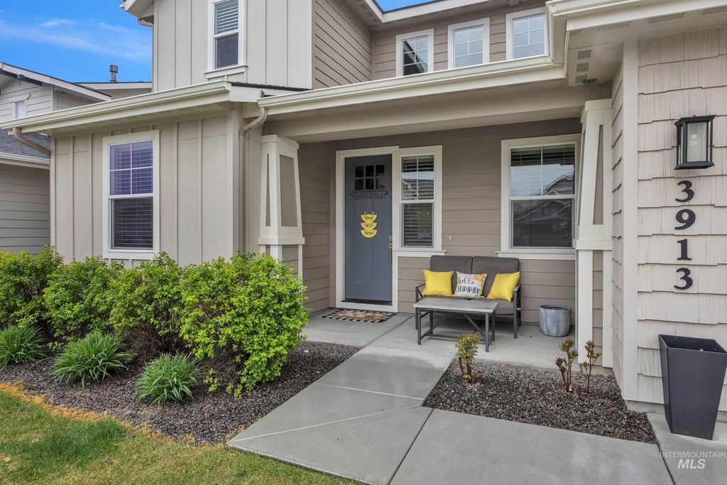 Photo of 3913 E Collingwood St, Meridian, ID 83642 (MLS # 98982173)