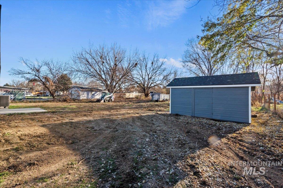 View of yard with a storage shed