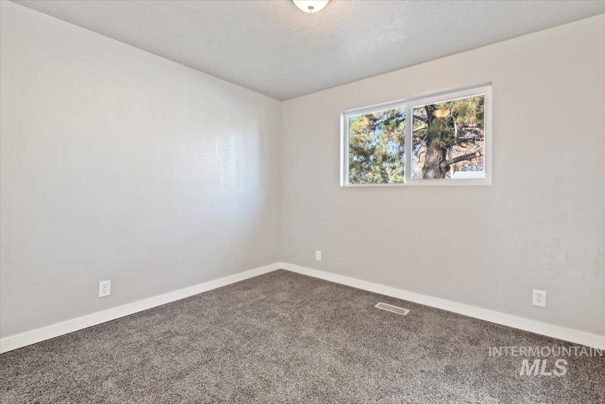 Spare room with carpet and a textured ceiling