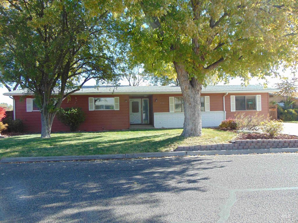 Photo of 332 Sears Drive, Ontario, OR 97914 (MLS # 98966163)