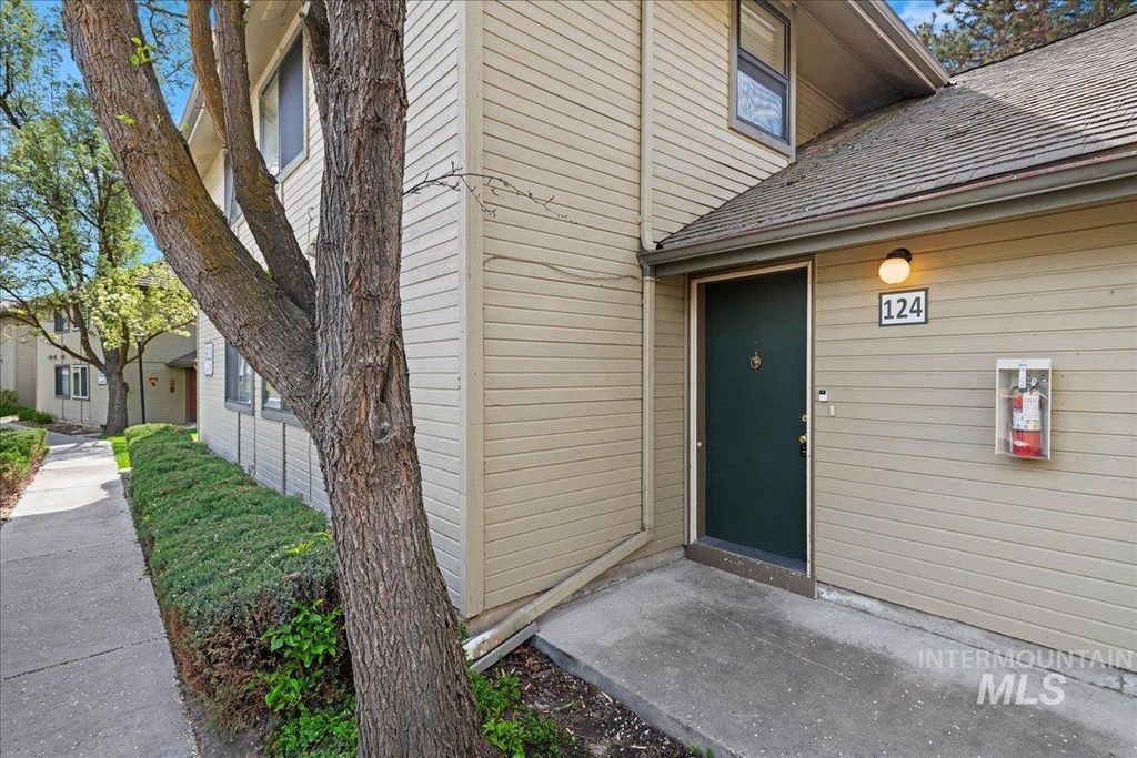 Photo of 3611 S Gekeler Lane #124, Boise, ID 83706 (MLS # 98981174)