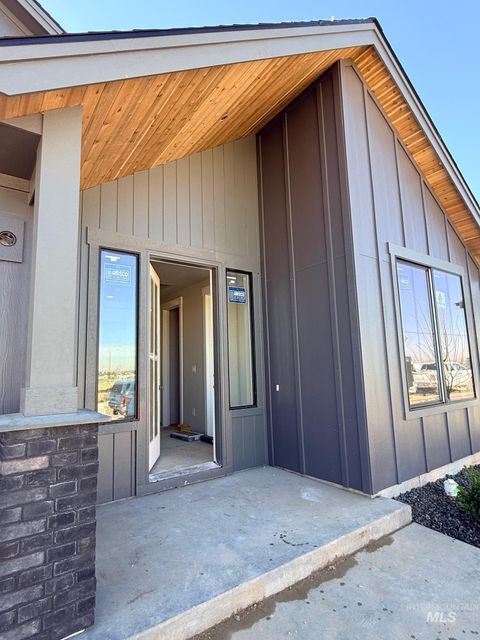 Photo of 945 W Malbar St, Meridian, ID 83646 (MLS # 98965809)