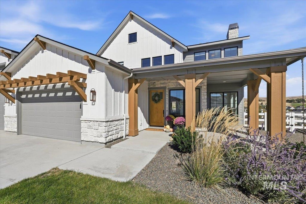 Photo of 13746 N Ruffed Grouse Way, Boise, ID 83714 (MLS # 99002436)