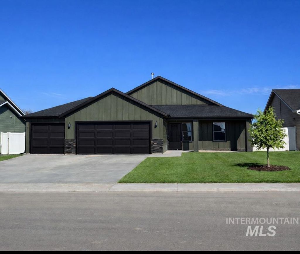 Photo of 1011 E Fisk Ave, Parma, ID 83660 (MLS # 98976520)