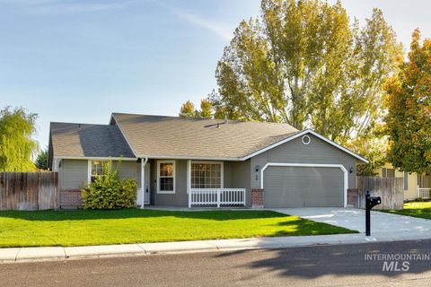 Photo of 64 S Parkcrest St, Nampa, ID 83687 (MLS # 98965589)