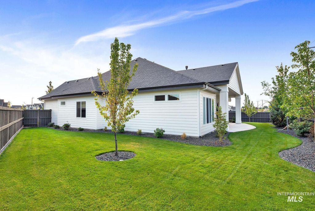 Photo of 4758 W Fern Vista Ct, Meridian, ID 83646 (MLS # 98970677)