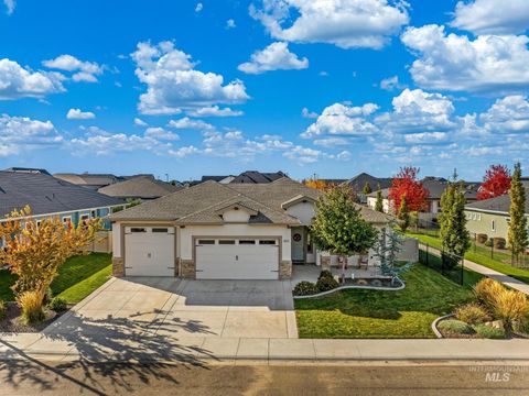 Photo of 1815 N Peakhurt Ave, Kuna, ID 83634 (MLS # 98965703)