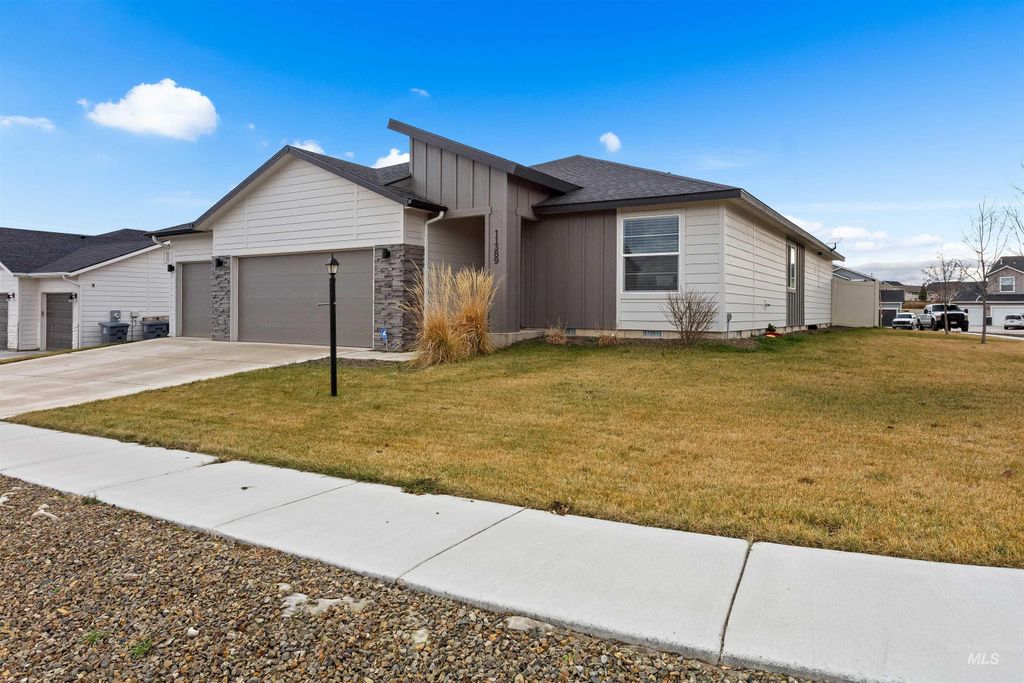 Photo of 11389 W Tiekel River Street, Nampa, ID 83686 (MLS # 98971117)