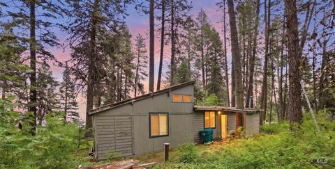 Photo of 24 Pats Lane, Cascade, ID 83611 (MLS # 98987981)