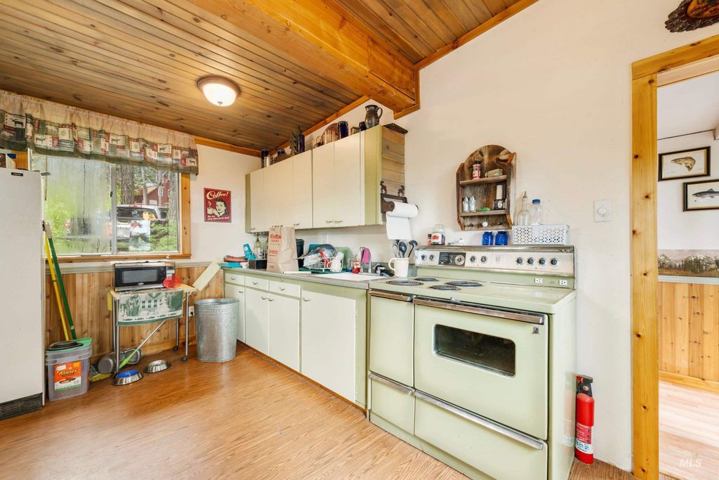 Photo of 24 Pats Lane, Cascade, ID 83611 (MLS # 98987981)