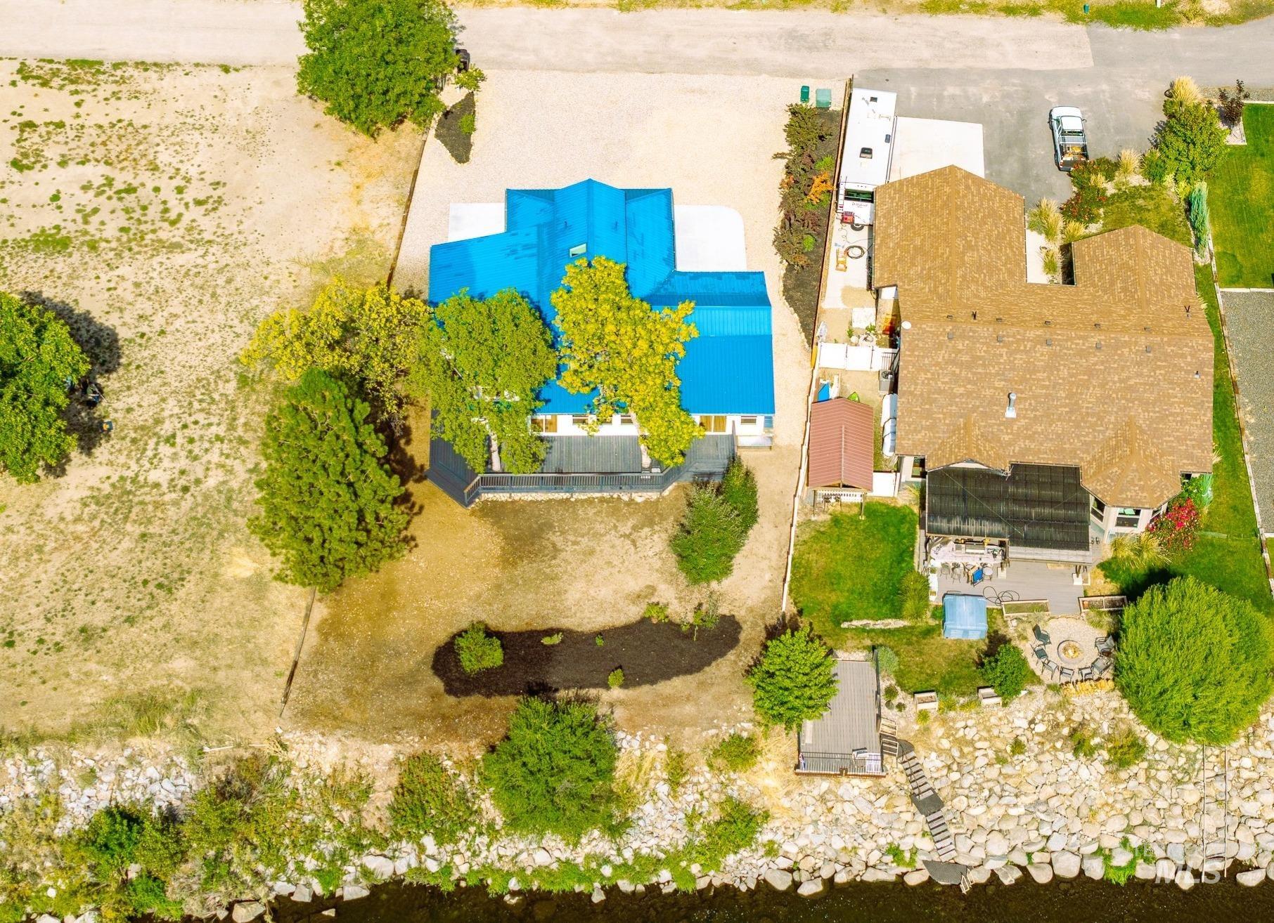 Bird's eye view of a pool area