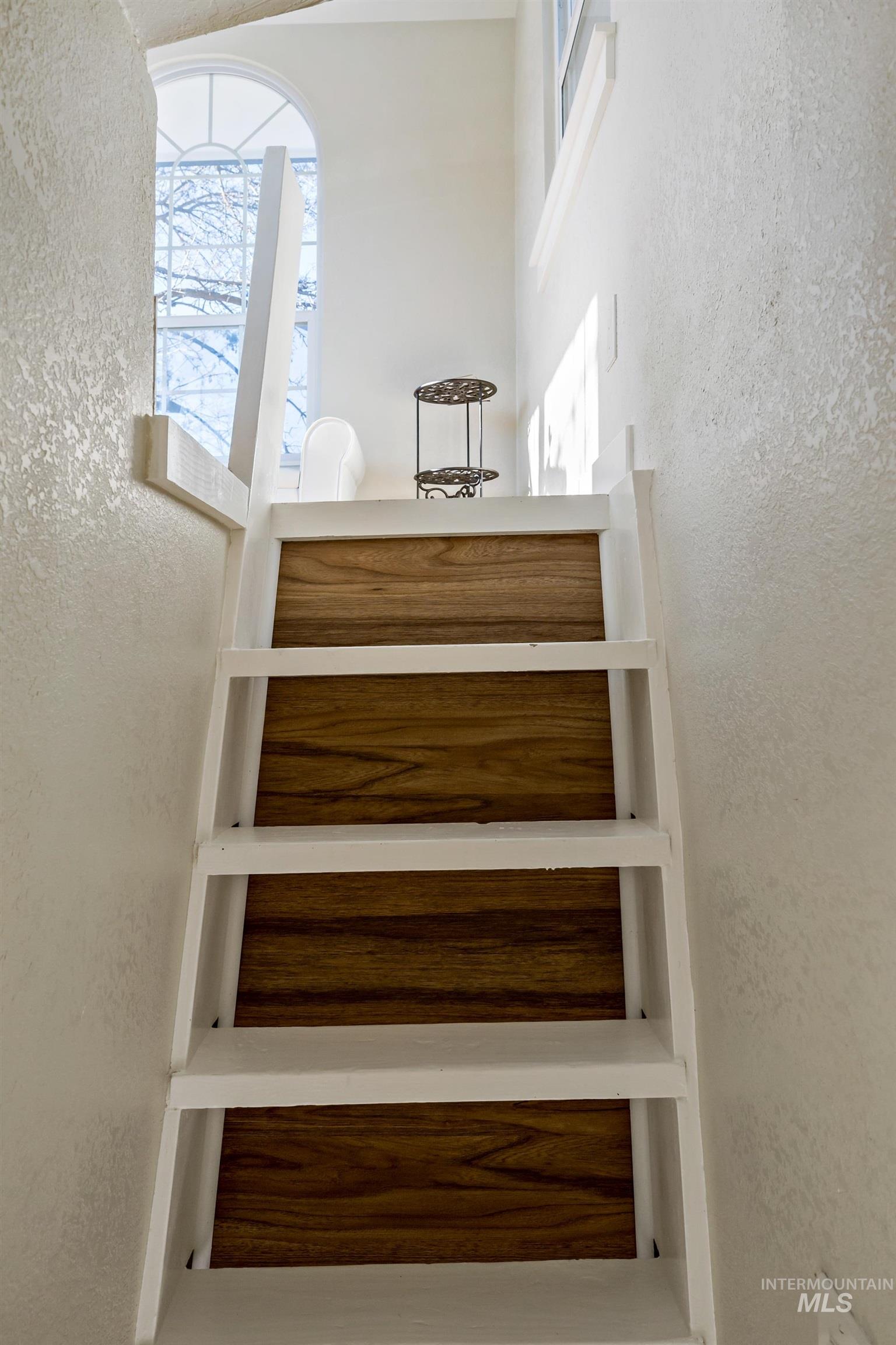 Staircase with a textured wall