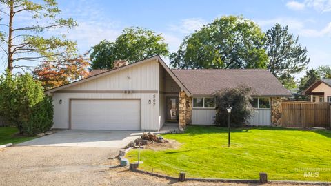 Photo of 507 W Dewey Ln, Caldwell, ID 83605 (MLS # 98964255)