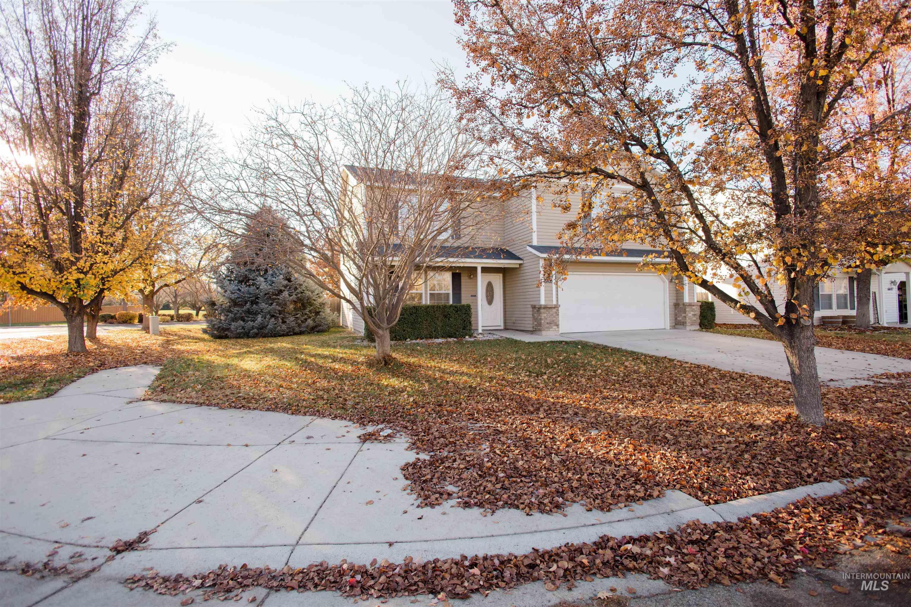 View of front of home with driveway and a front lawn