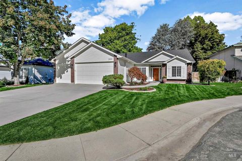 Photo of 2464 E Ashbrook Ct, Eagle, ID 83616 (MLS # 98964451)