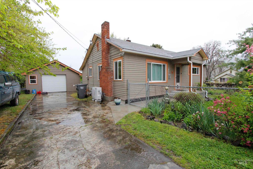 Photo of 728 14th St, Clarkston, WA 99403 (MLS # 98983145)