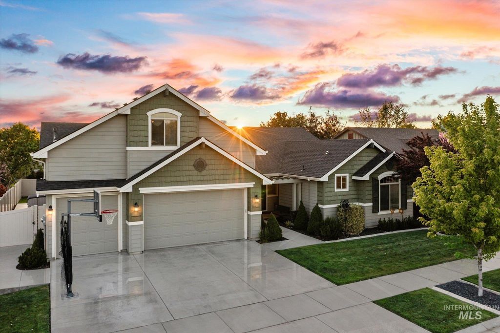 Photo of 847 N Tullshire Way, Eagle, ID 83616 (MLS # 98986972)