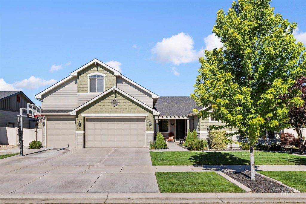 Photo of 847 N Tullshire Way, Eagle, ID 83616 (MLS # 98986972)