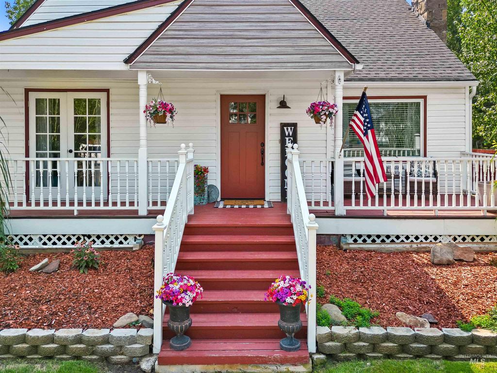 Photo of 1302 1st Avenue South, Payette, ID 83661 (MLS # 98960718)