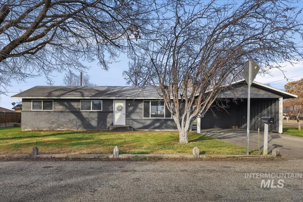 Photo of 815 Ayers Ave, Fruitland, ID 83619 (MLS # 98973938)