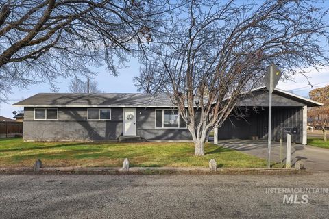 815 Ayers Ave Fruitland ID 83619