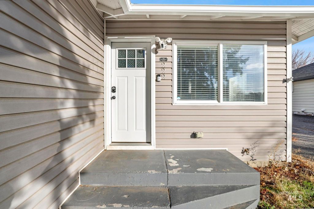 Photo of 222 Jackson St, Twin Falls, ID 83301 (MLS # 98968709)