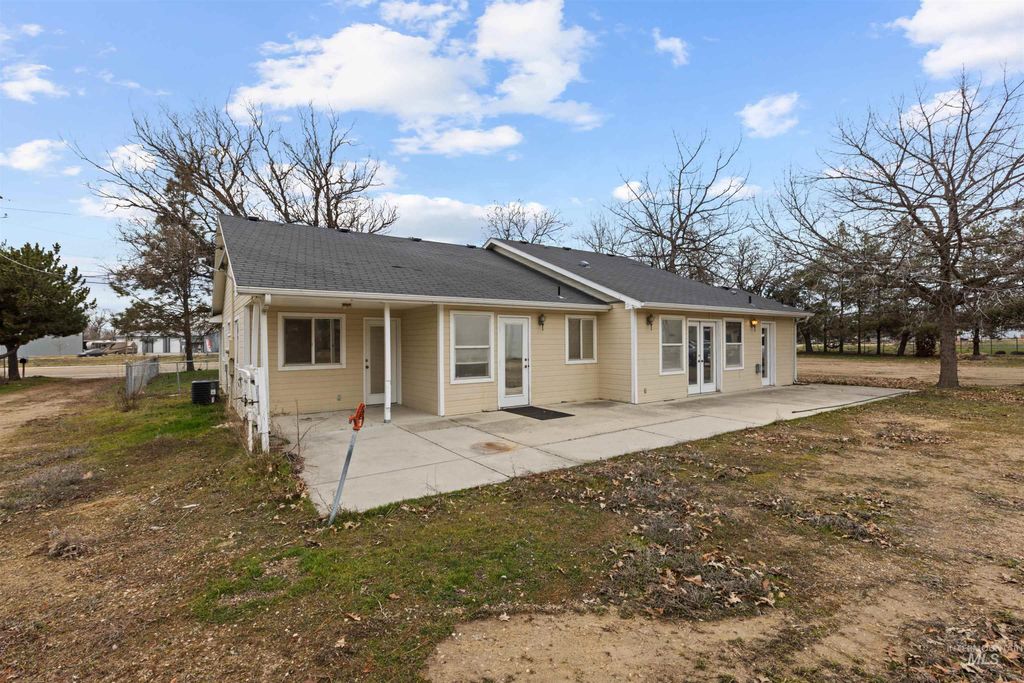 Photo of 1004 Illinois Ave, Caldwell, ID 83605 (MLS # 98975178)