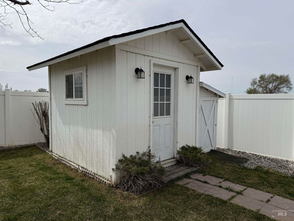 Photo of 517 13th Ave West Ave, Jerome, ID 83338 (MLS # 98980571)