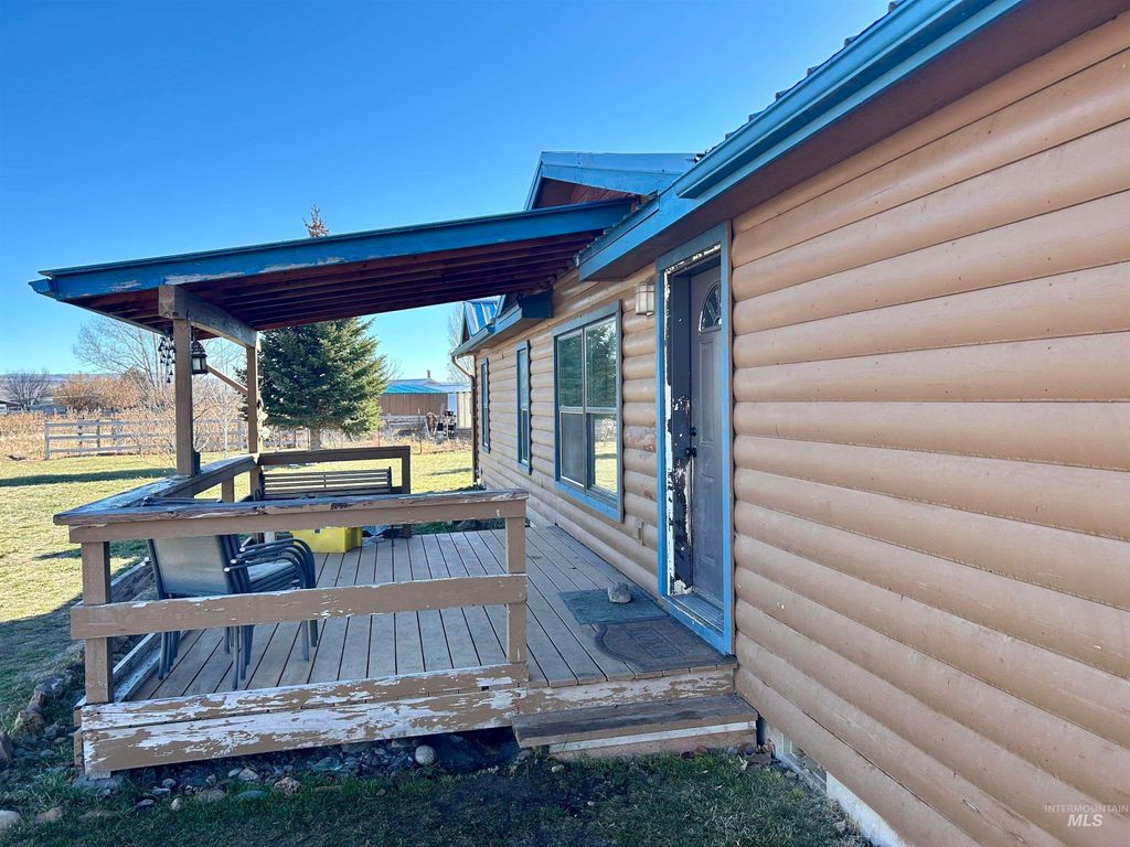 Photo of 1510 Idaho St, Jordan Valley, OR 97910 (MLS # 98967919)