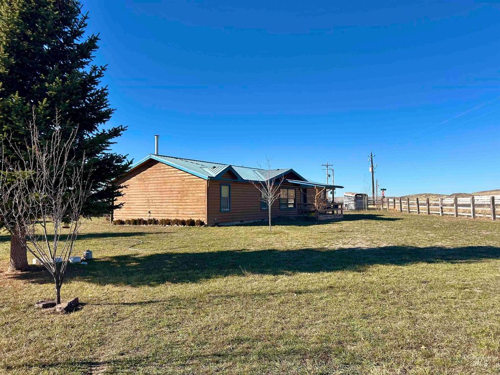 Photo of 1510 Idaho St, Jordan Valley, OR 97910 (MLS # 98967919)