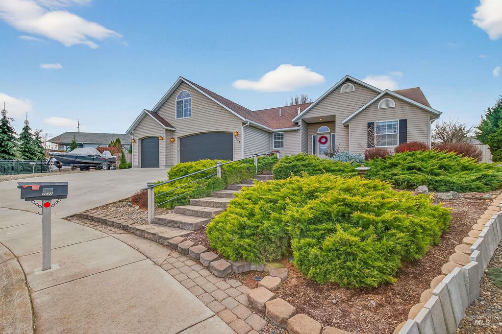 Photo of 3022 Tamarack Dr, Lewiston, ID 83501 (MLS # 98971700)
