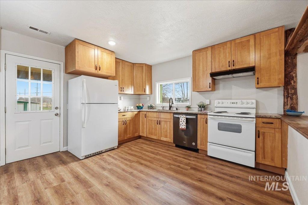 Photo of 14666 Willis Rd, Caldwell, ID 83607 (MLS # 98969943)