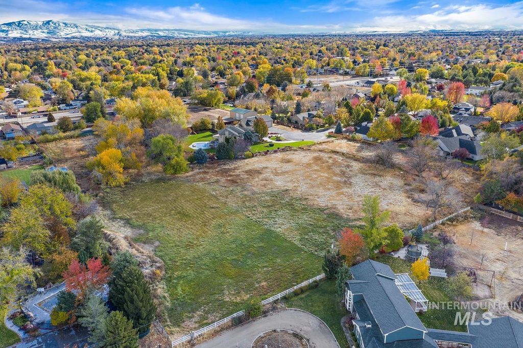 Photo of 2 W Hodgins Street, Boise, ID 83713 (MLS # 98985123)