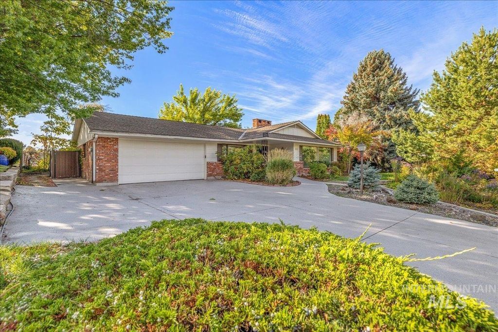 Photo of 313 E Braemere Dr, Boise, ID 83702 (MLS # 98963793)