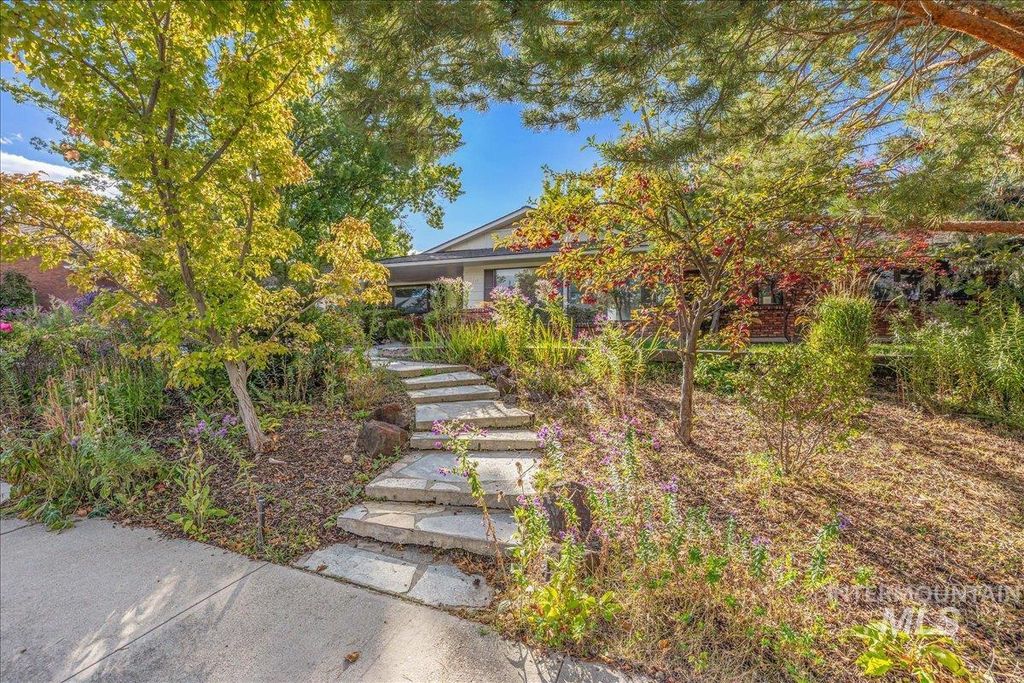 Photo of 313 E Braemere Dr, Boise, ID 83702 (MLS # 98963793)