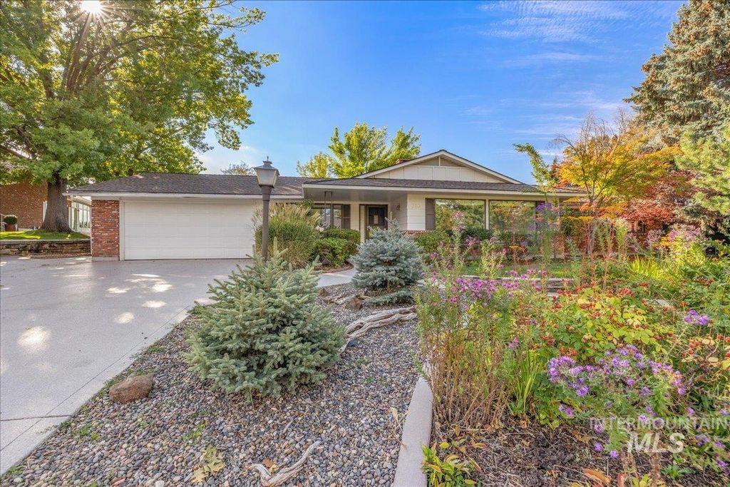 Photo of 313 E Braemere Dr, Boise, ID 83702 (MLS # 98963793)