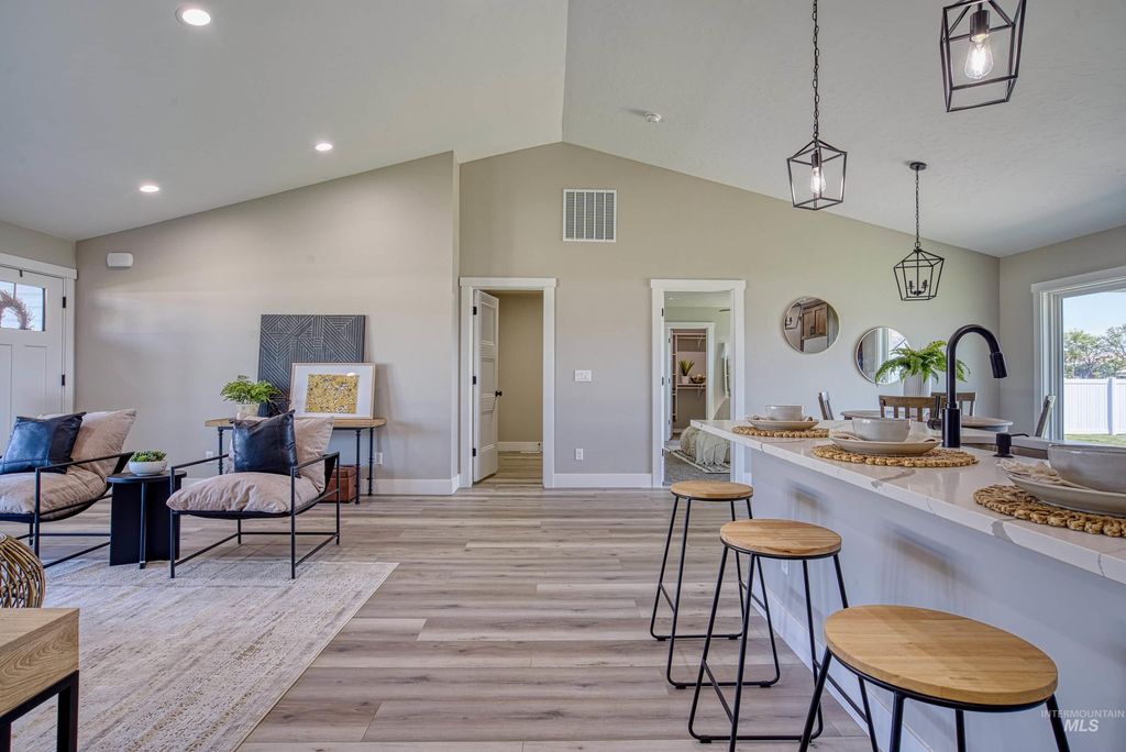 Photo of 960 Campbell St, Vale, OR 97918 (MLS # 98983487)