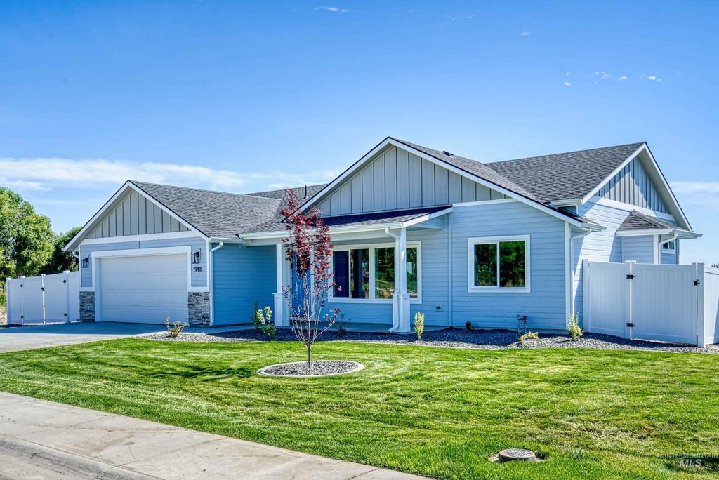 Photo of 960 Campbell St, Vale, OR 97918 (MLS # 98983487)