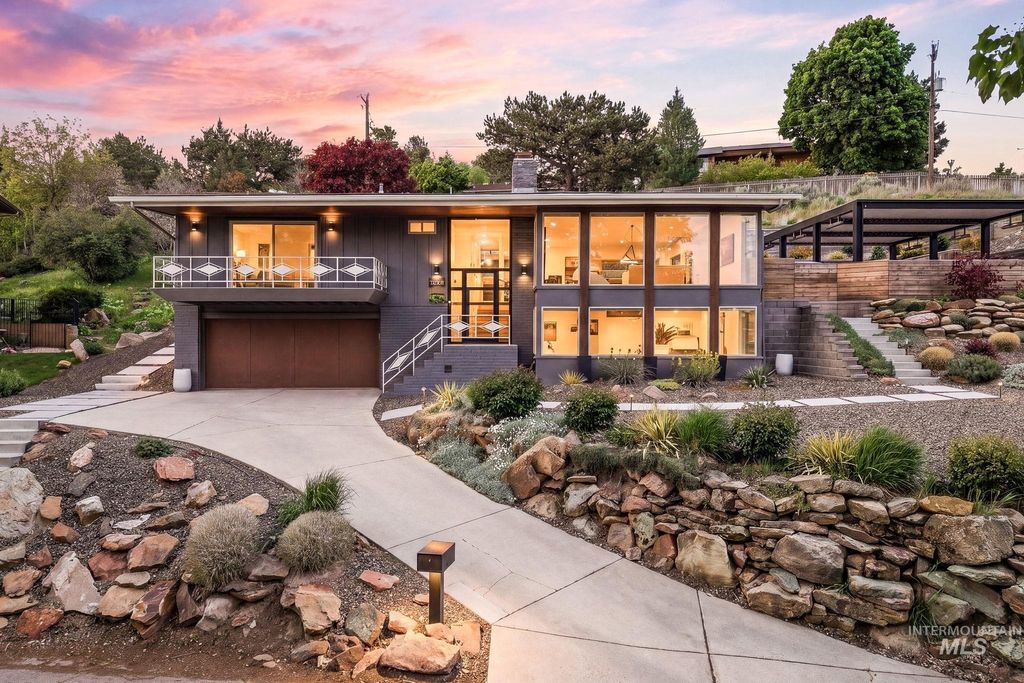 Photo of 2008 S Travertine Way, Boise, ID 83712 (MLS # 98984648)