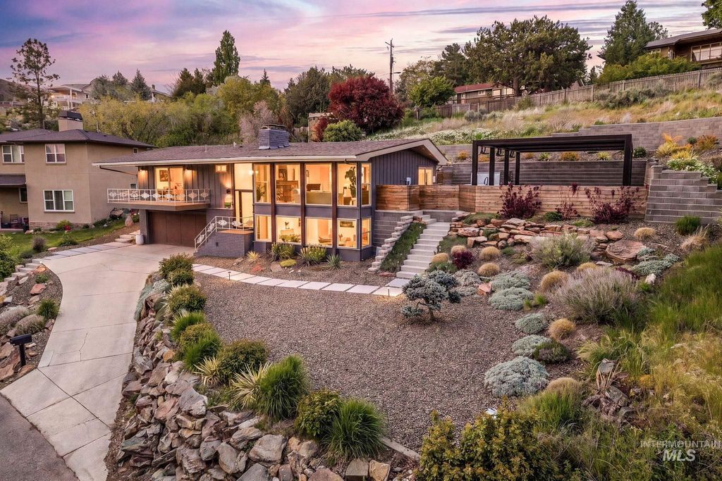 Photo of 2008 S Travertine Way, Boise, ID 83712 (MLS # 98984648)