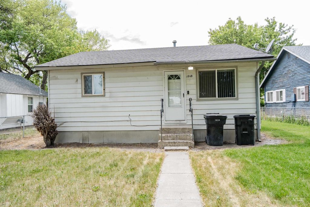 Photo of 1018 Schodde Ave, Burley, ID 83318 (MLS # 98988420)