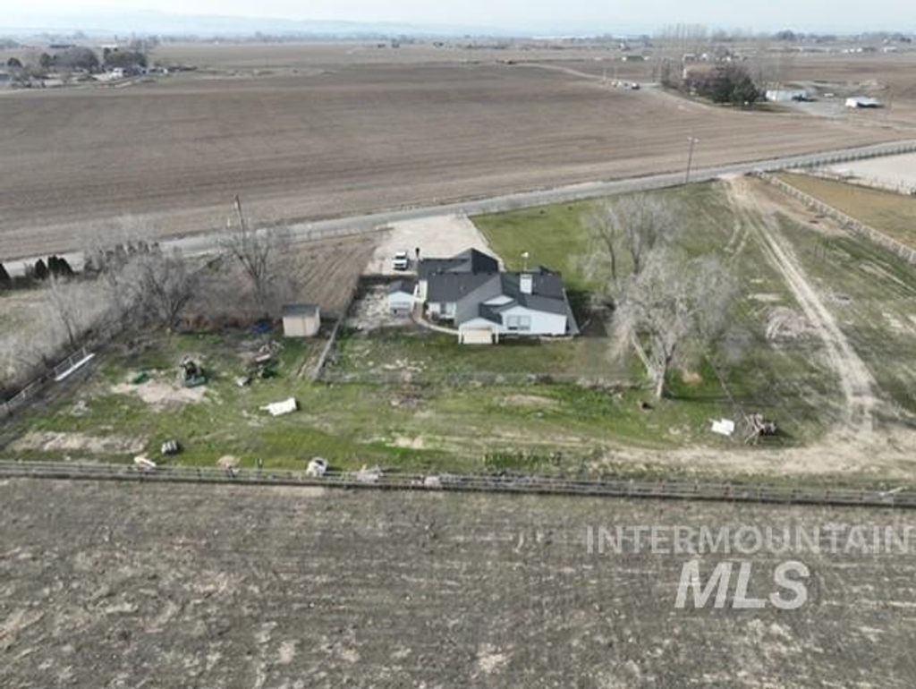 Photo of 5842 Old Bruneau Hwy, Marsing, ID 83639 (MLS # 98974858)