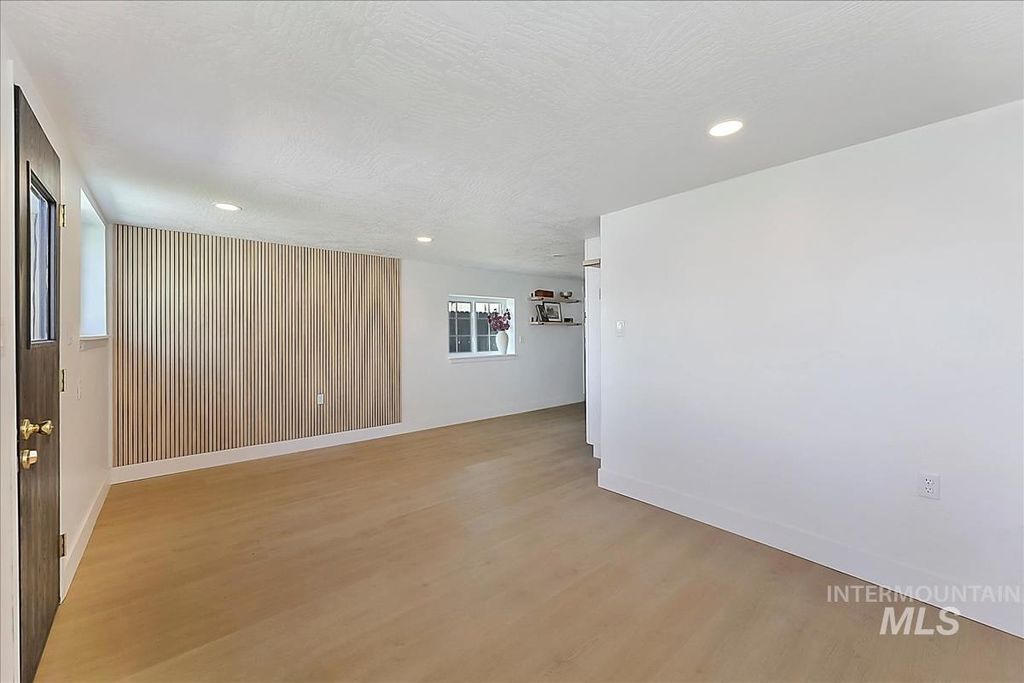 Photo of 718 E Belmont St, Caldwell, ID 83605 (MLS # 98983434)