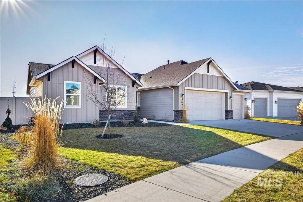 Photo of 8509 W Pond Pine St, Star, ID 83669 (MLS # 98976291)